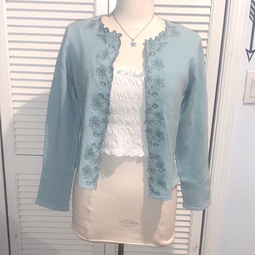 Vintage Silk and Wool Embroidered Pale Blue
Sweater size Medium - Picture 8 of 8